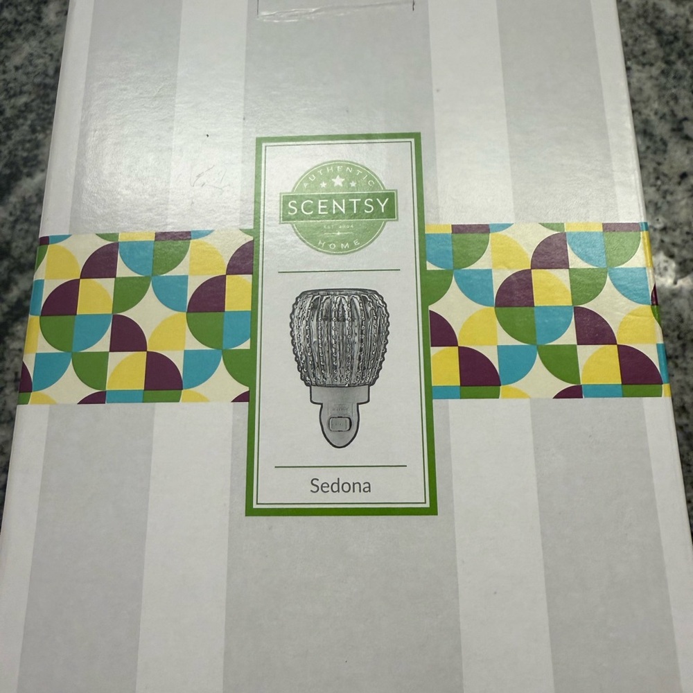 Scentsy Sedona Geometric Nightlight Warmer